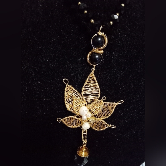 Pretty Necklace set 😍 😍 - Picture 4 of 12